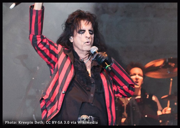Alice Cooper To Release 2009 Live Album On Vinyl For First Time