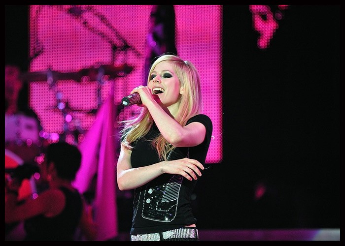 Avril Lavigne Announces 2024 U.K. Outdoor Shows With Simple Plan