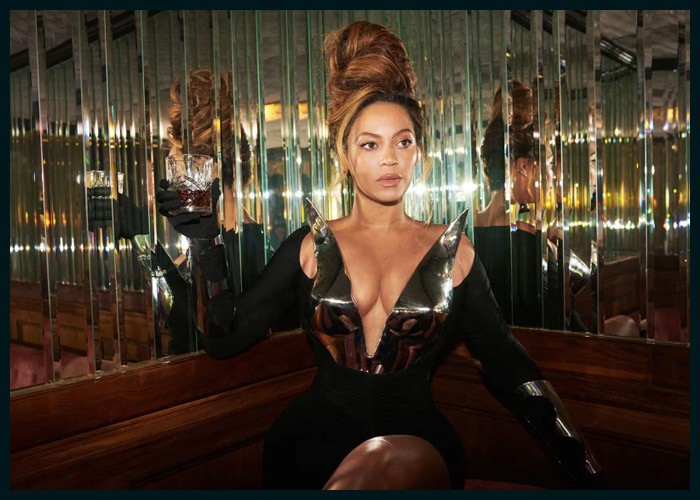 Beyonce Pays Tribute To Tina Turner With 'River Deep - Mountain High' Cover