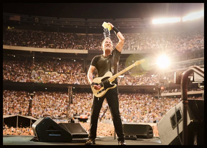 Bruce Springsteen Joins Coldplay Onstage In New Jersey