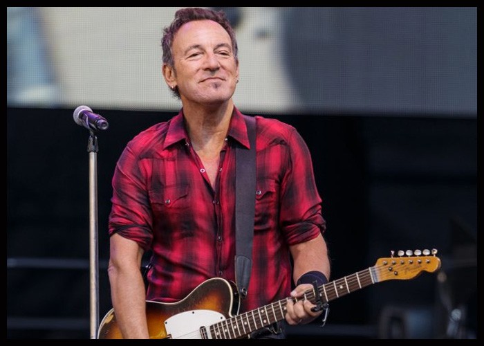 Bruce Springsteen Tells Dirty Jokes At Stand Up For Heroes Benefit