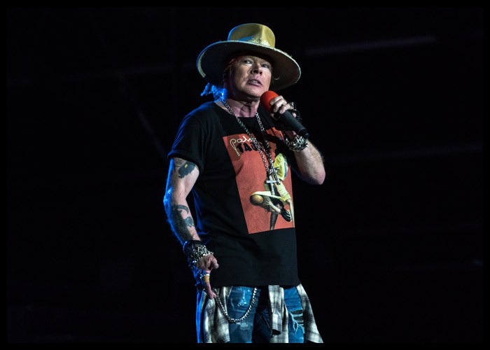 Axl Rose Joins Carrie Underwood Onstage At Stagecoach