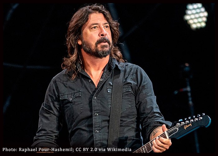 Dave Grohl Shares Live Video Of Extended Rendition Of ‘Play’