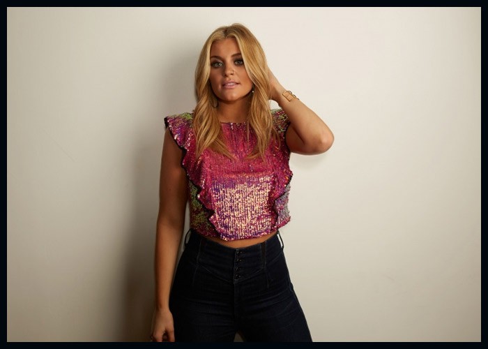 Lauren Alaina Reveals Details Of New Album ‘Sitting Pretty On Top Of The World’