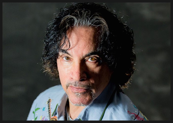 John Oates Shares New Single ‘Disconnected’
