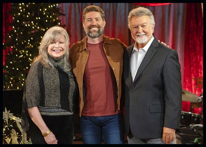 Josh Turner Announces Christmas Special, Holiday Tour