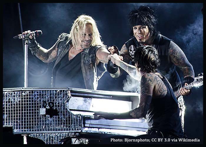 Motley Crue Sign With Big Machine Records, Announce New Single 'Dogs Of War'