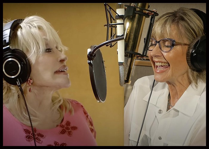 Dolly Parton Sings Duet With Olivia Newton-John On ‘Jolene’