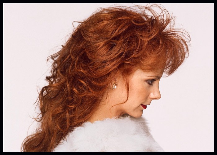 Reba McEntire To Release 'The Ultimate Christmas Collection'