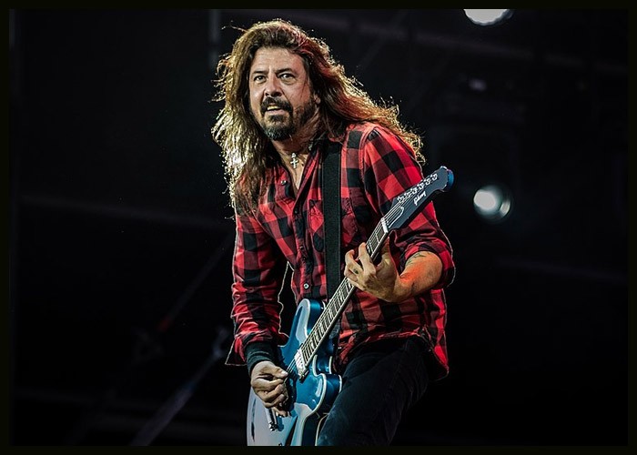 Dave Grohl, Beck Perform ‘E-Pro’ For ‘Hanukkah Sessions’