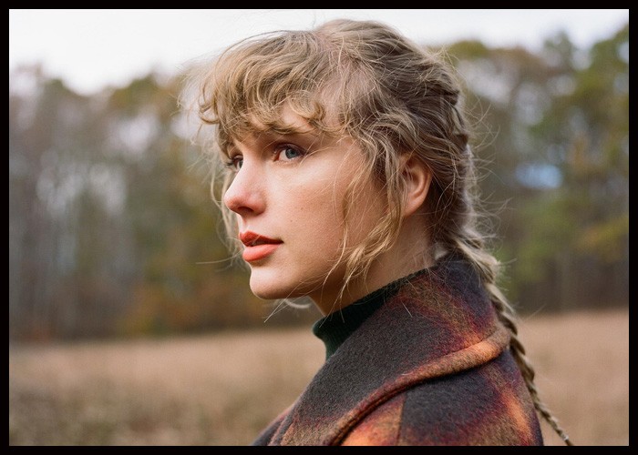 Taylor Swift Unveils ‘Midnights’ Vinyl Album Covers