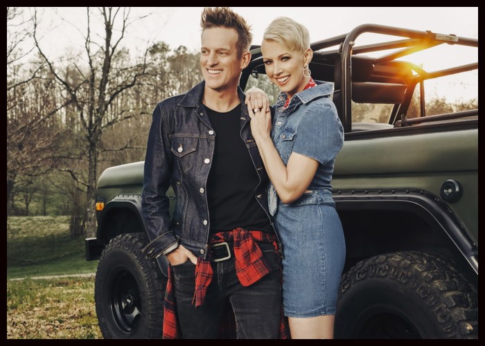 Thompson Square Postpone Upcoming Shows To Address Health Issues
