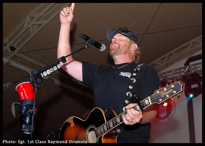 Toby Keith’s ’35 Biggest Hits’ Re-Enters Billboard 200 At No. 1