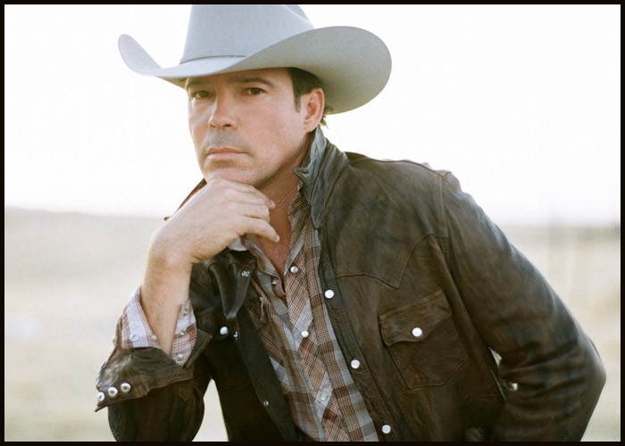 Clay Walker, Tracy Lawrence Announce Co-Headlining Tour