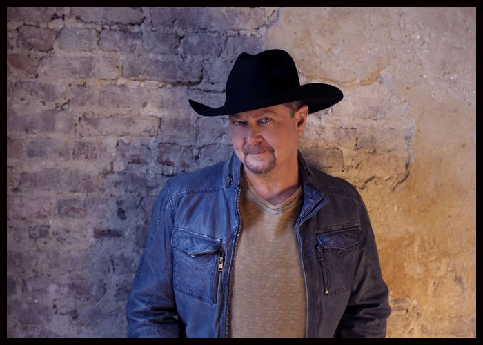 Tracy Lawrence To Receive 2023 CRS Artist Humanitarian Award